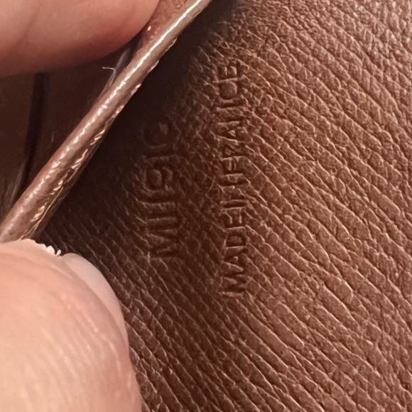 International LV wallet - Picture 6 of 7